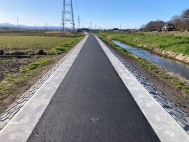 社資(河川)工事(新江川天端舗装工その2)