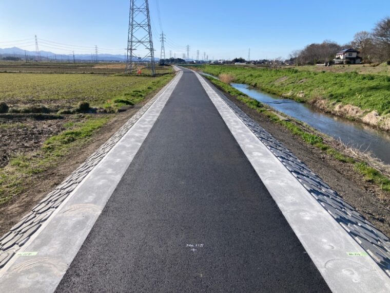 社資(河川)工事(新江川天端舗装工その2)